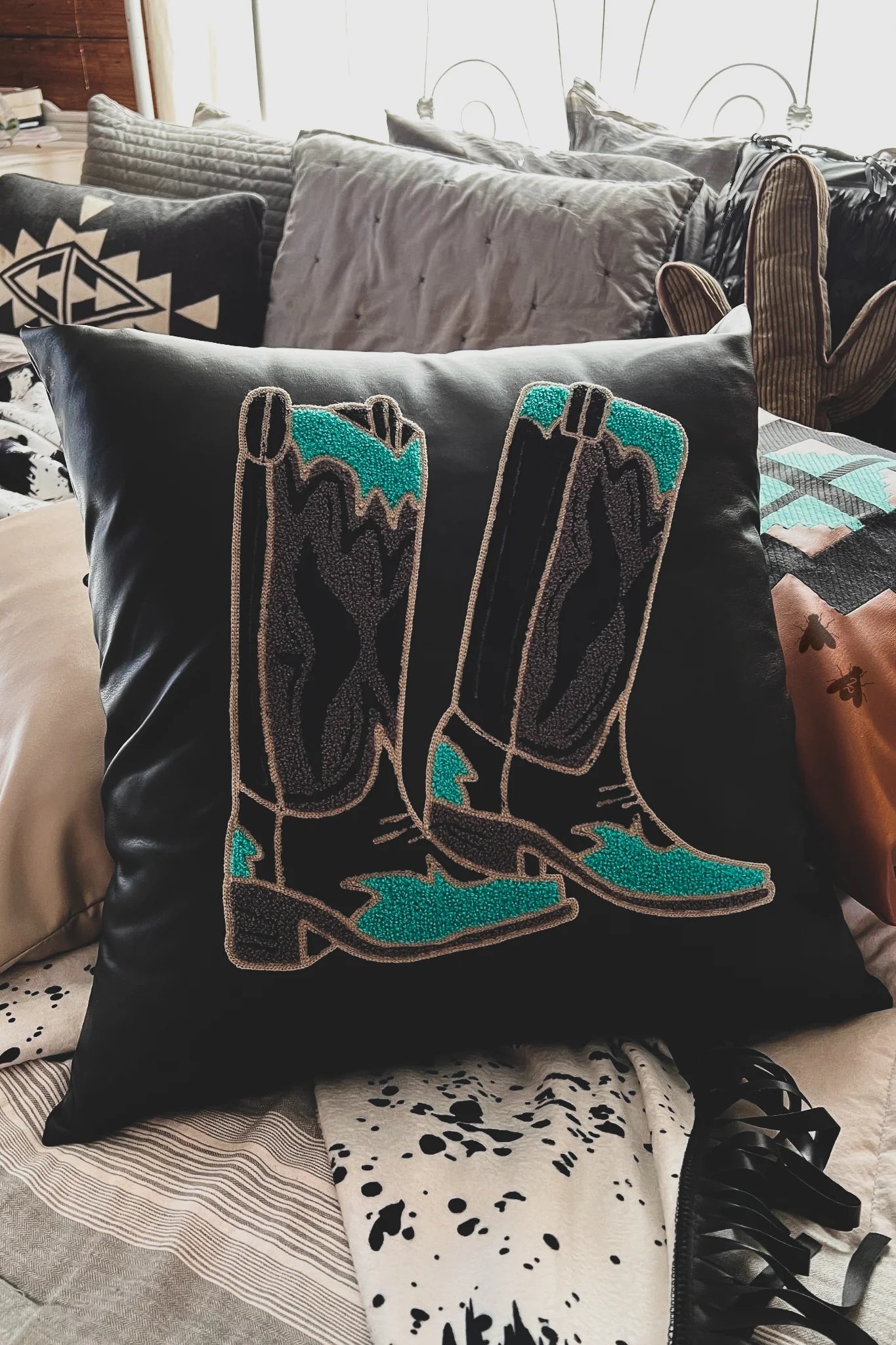 Showcase Steppin Pillow