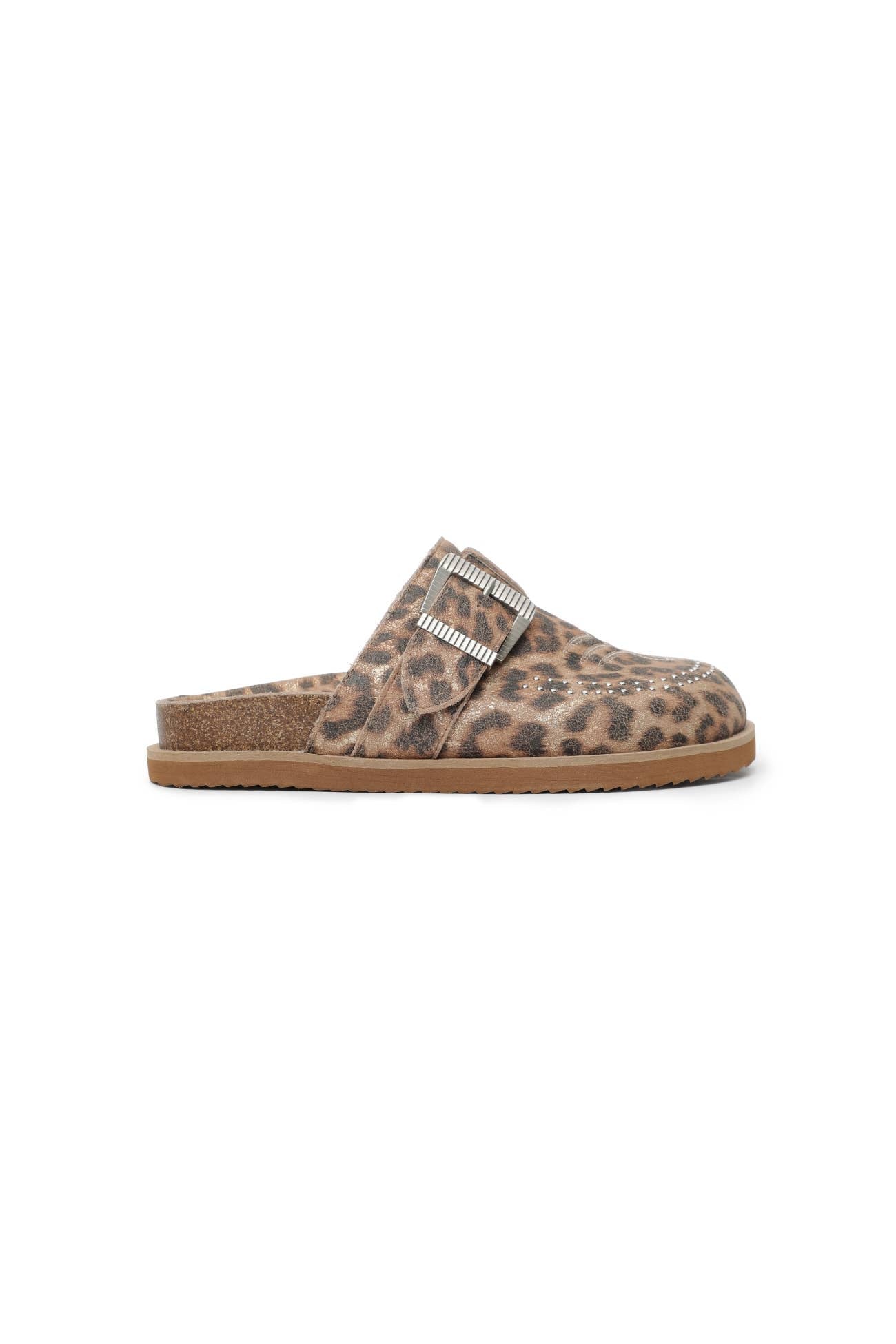 JOSEPHINE WESTERN-INSPIRED CLOSED-TOE CLOG SANDALS: CAMEL