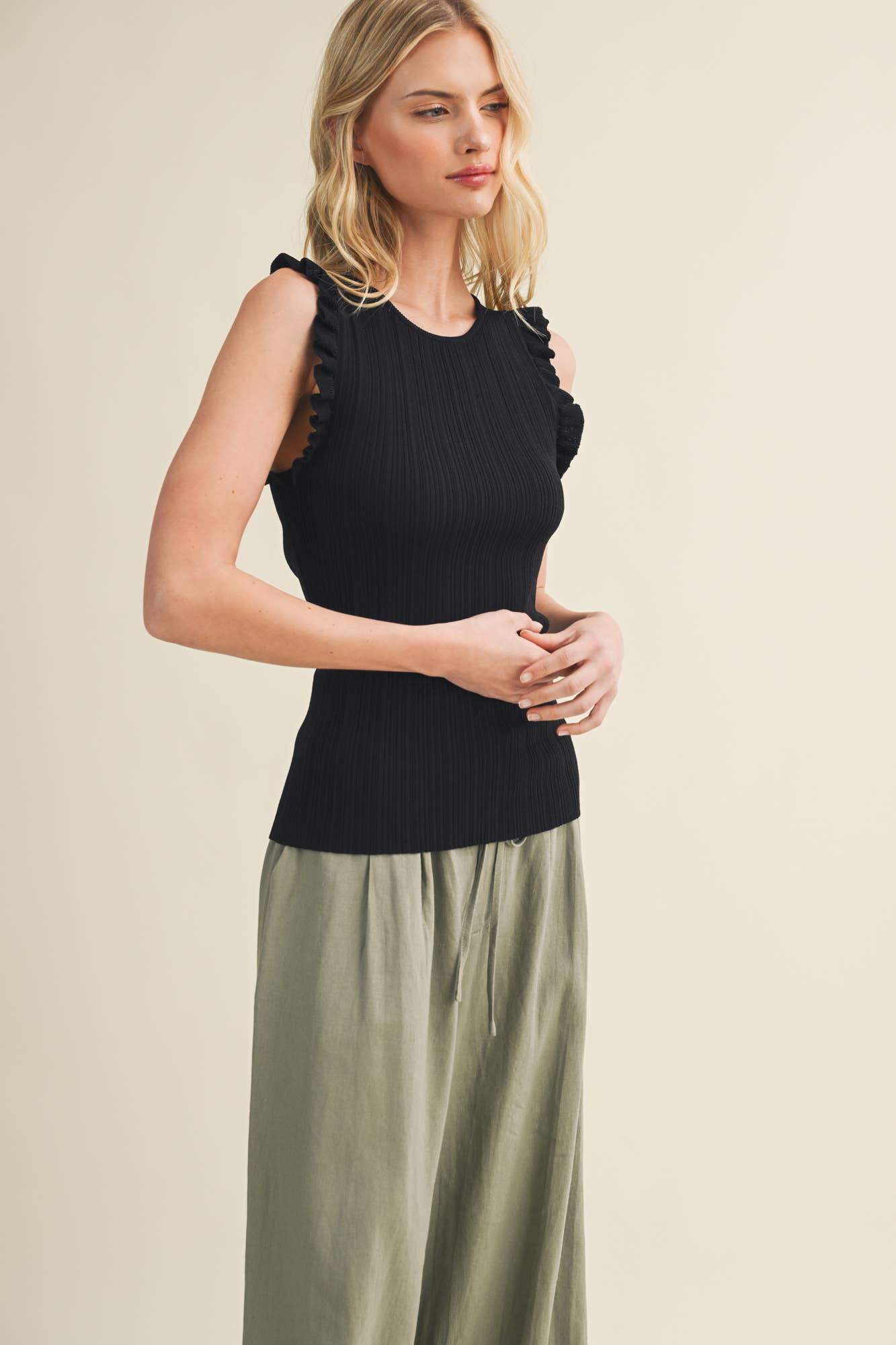 Plisse Shoulder Linear Ribbed Top
: Black / M