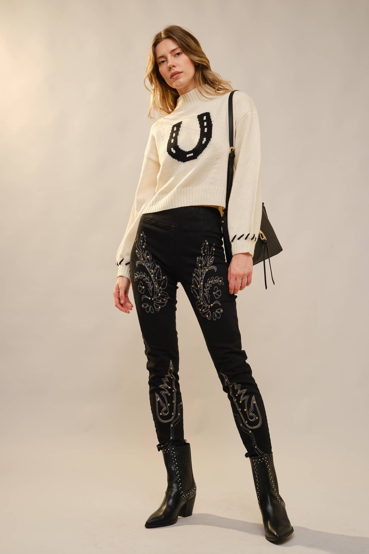 Cropped Horseshoe Knit Sweater: IVORY