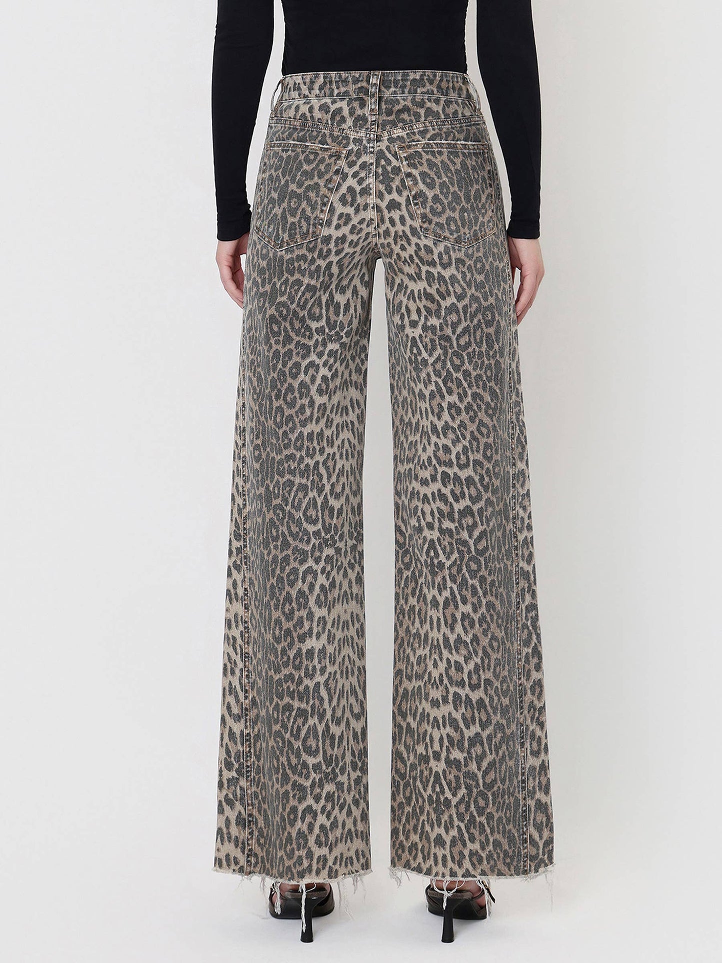 HIGH RISE SIDE SEAM DETAIL LEOPARD WIDE LEG JEANS F9190LPD: LEOPARD / 29