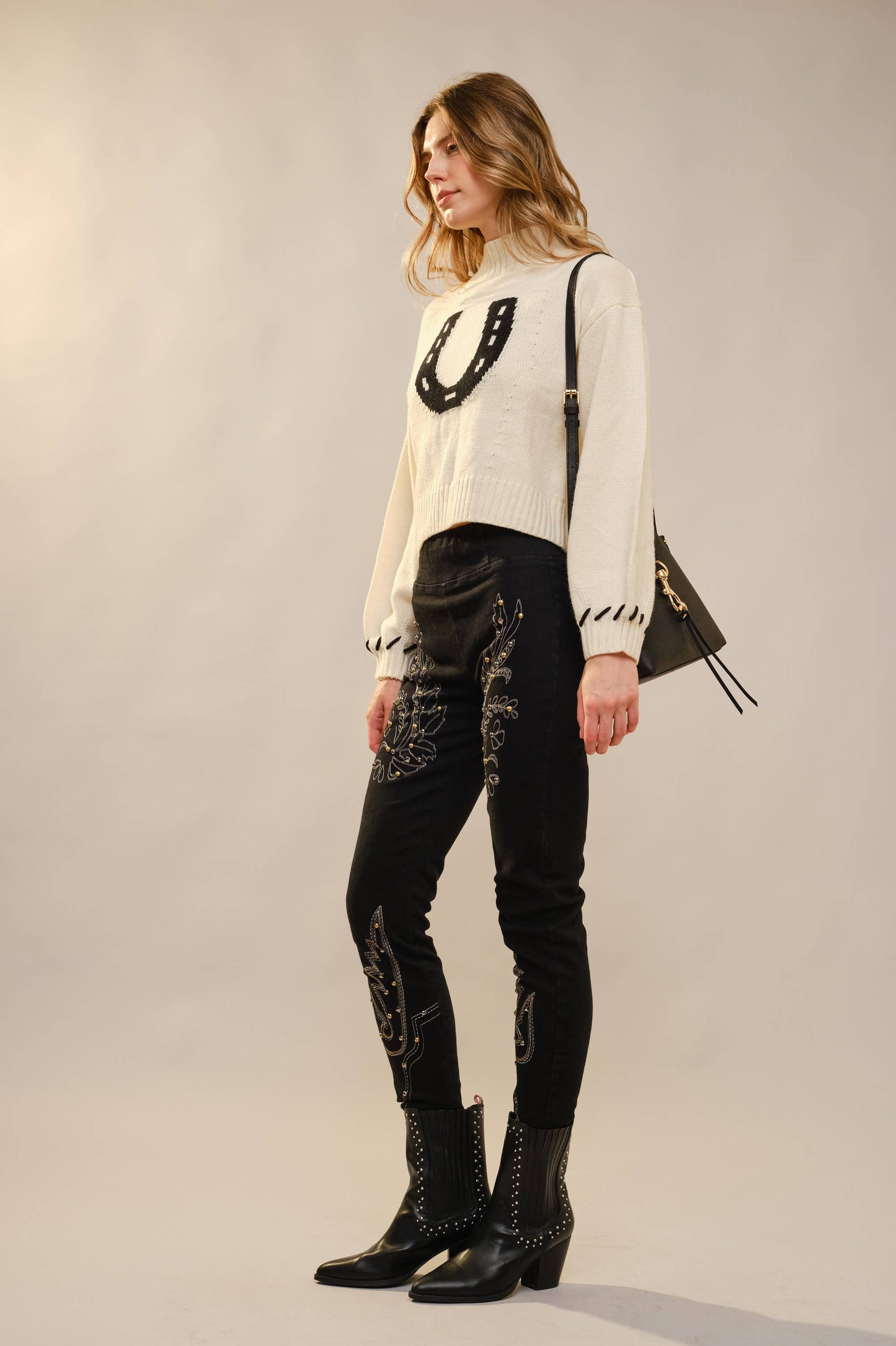 Cropped Horseshoe Knit Sweater: IVORY