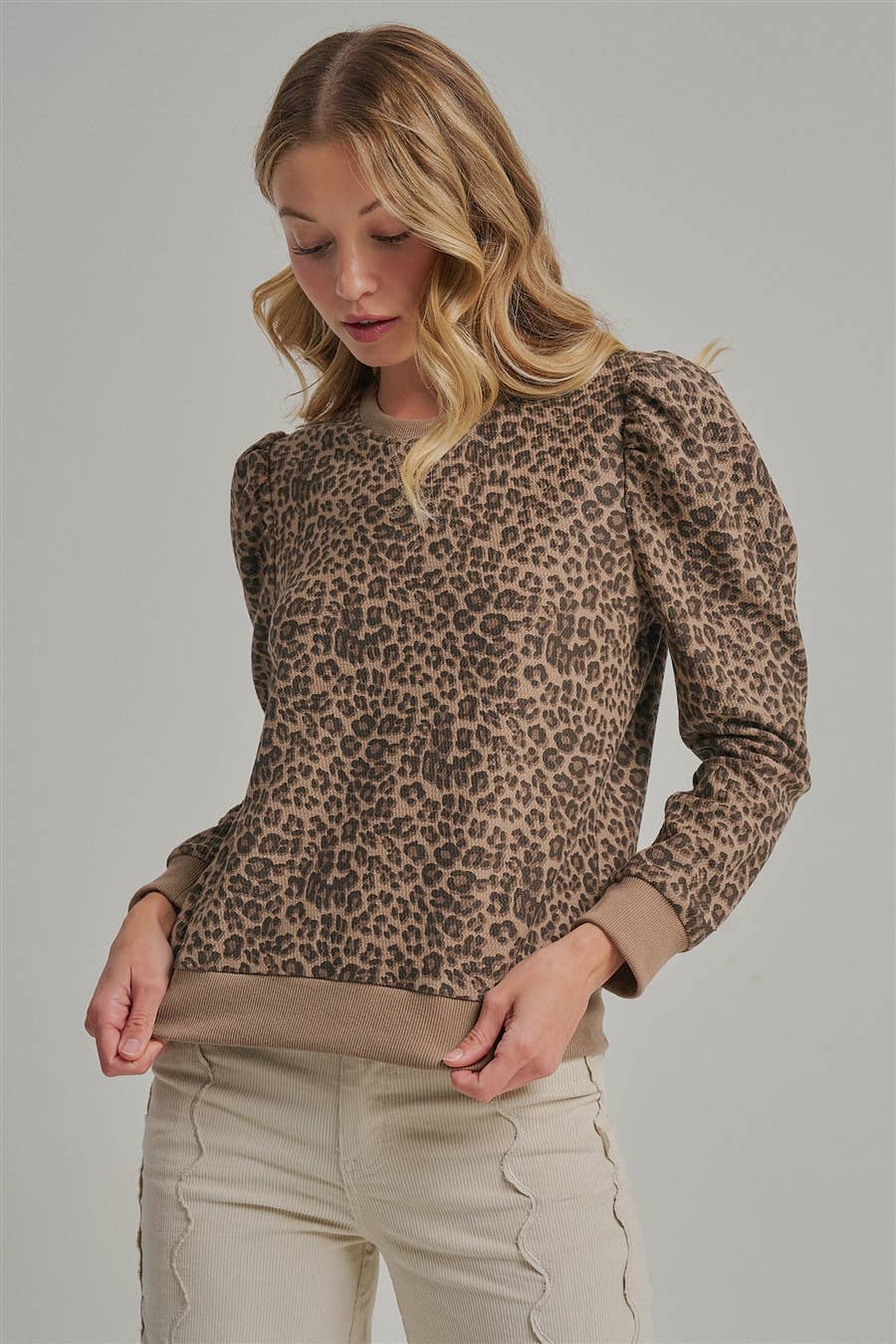 TEXTURED LEOPARD KNIT TOP WITH PUFF SHOULDER_JLT00331-01: LEOPARD / S-M-L(2-2-2)