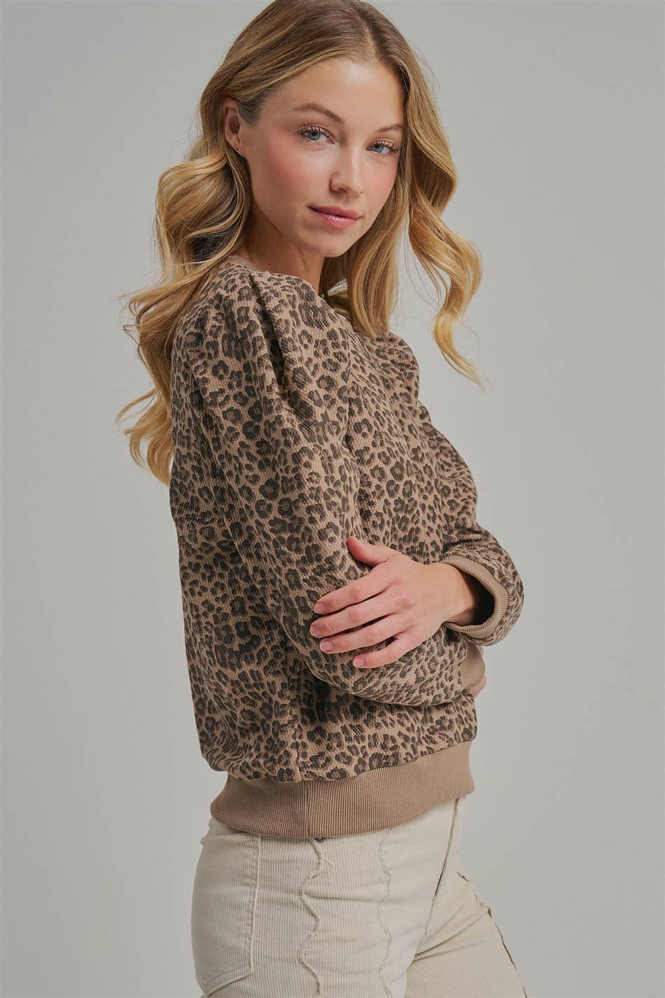 TEXTURED LEOPARD KNIT TOP WITH PUFF SHOULDER_JLT00331-01: LEOPARD / S-M-L(2-2-2)