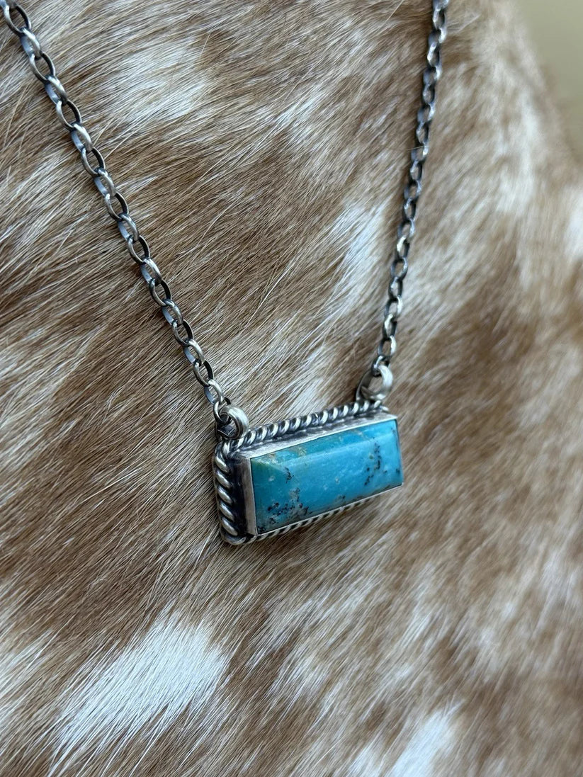 ABOVE THE BAR Navajo Turquoise Necklace 16"