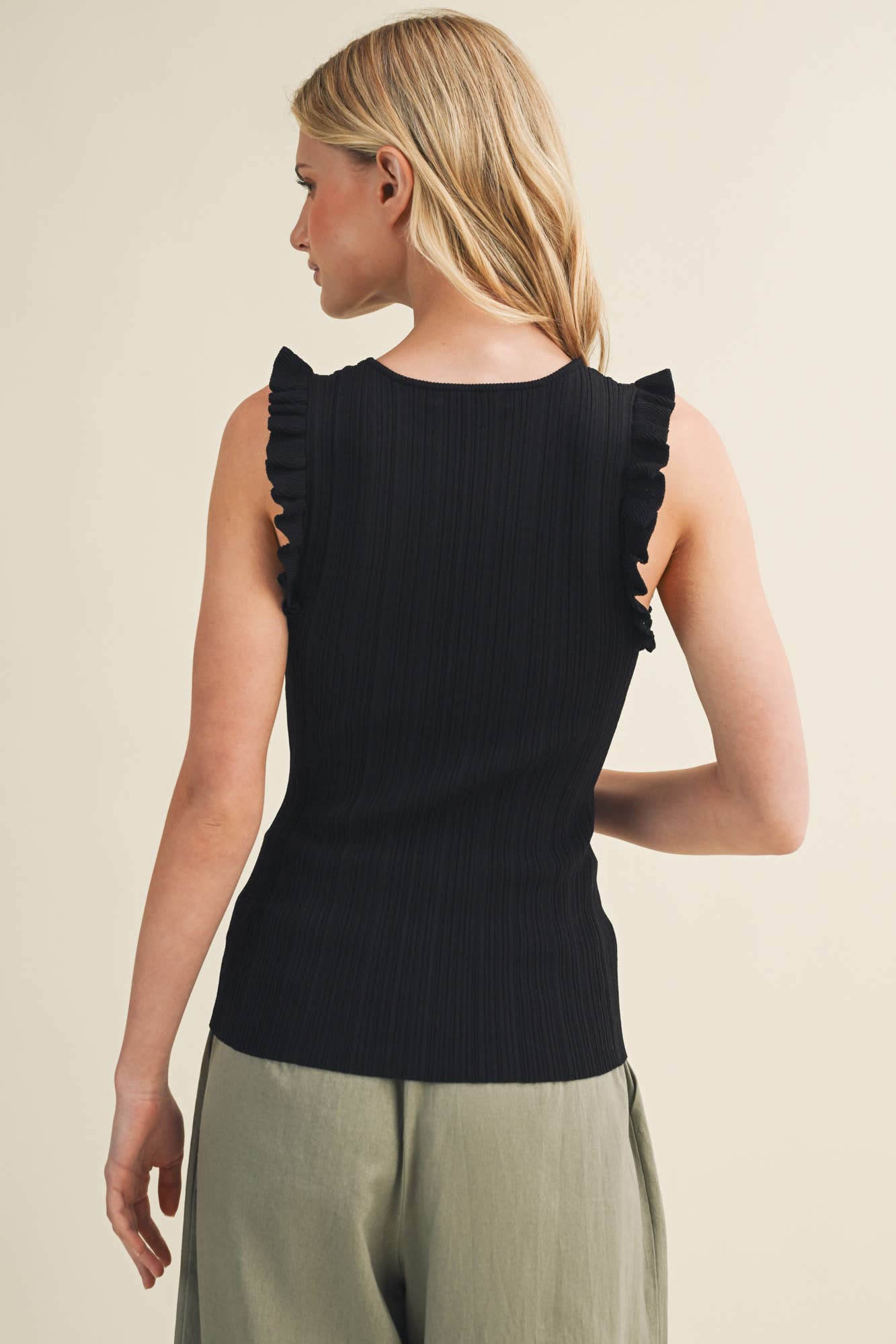 Plisse Shoulder Linear Ribbed Top
: Black / L