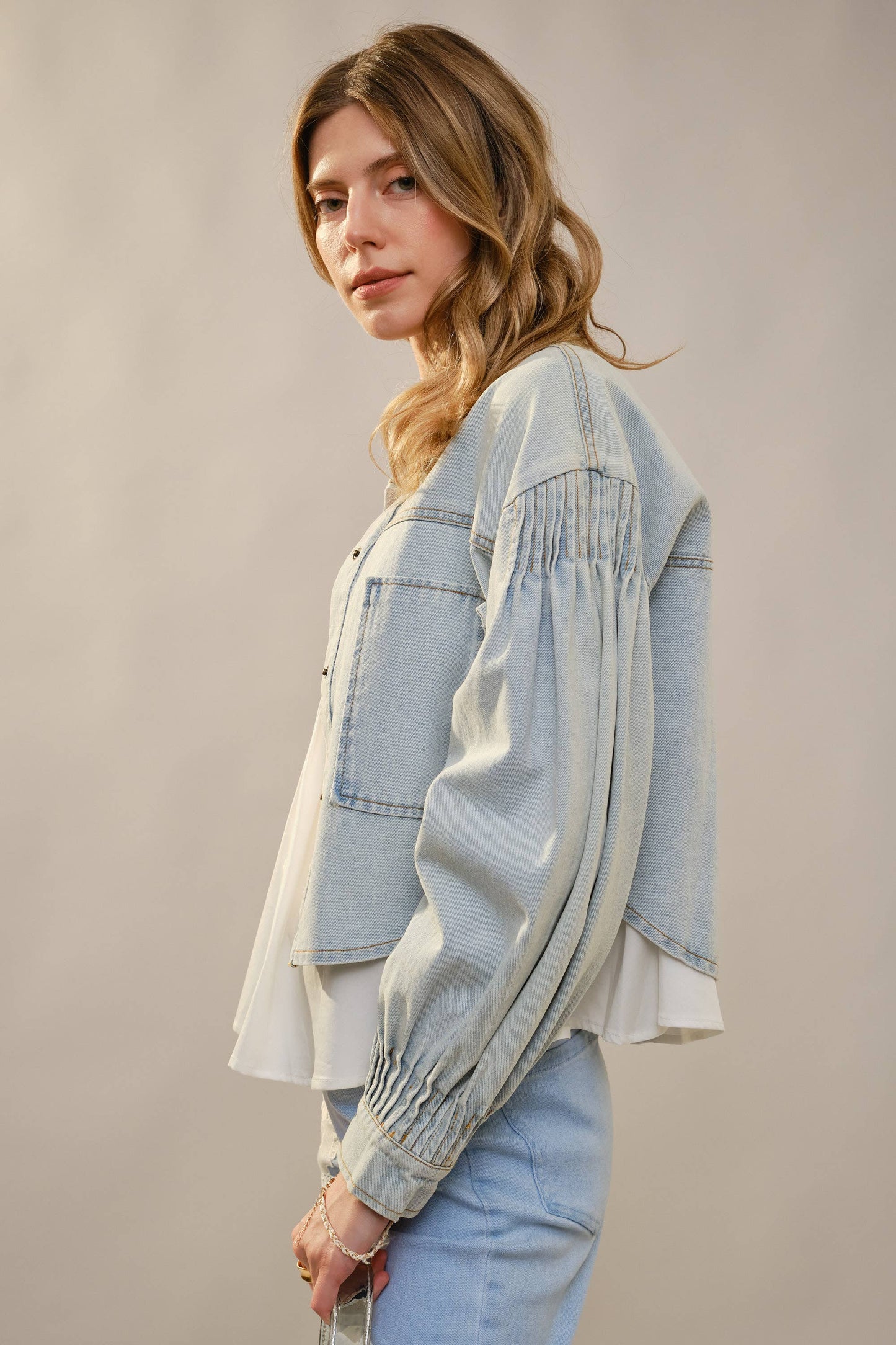 Pintucks Detail Puff Sleeve Cropped Denim Jacket: LIGHT WASH
