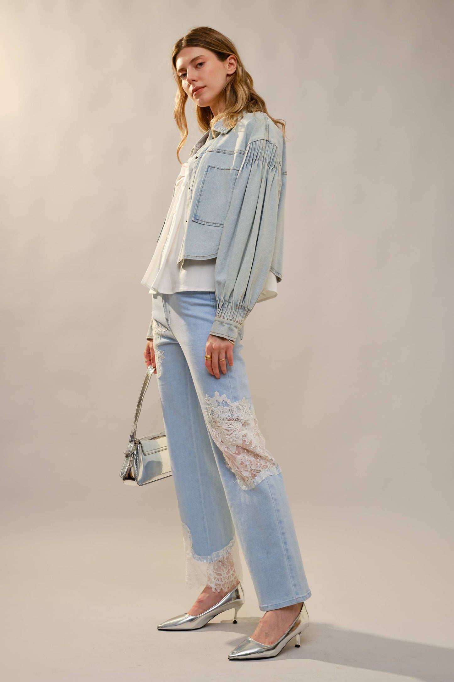 Pintucks Detail Puff Sleeve Cropped Denim Jacket: LIGHT WASH