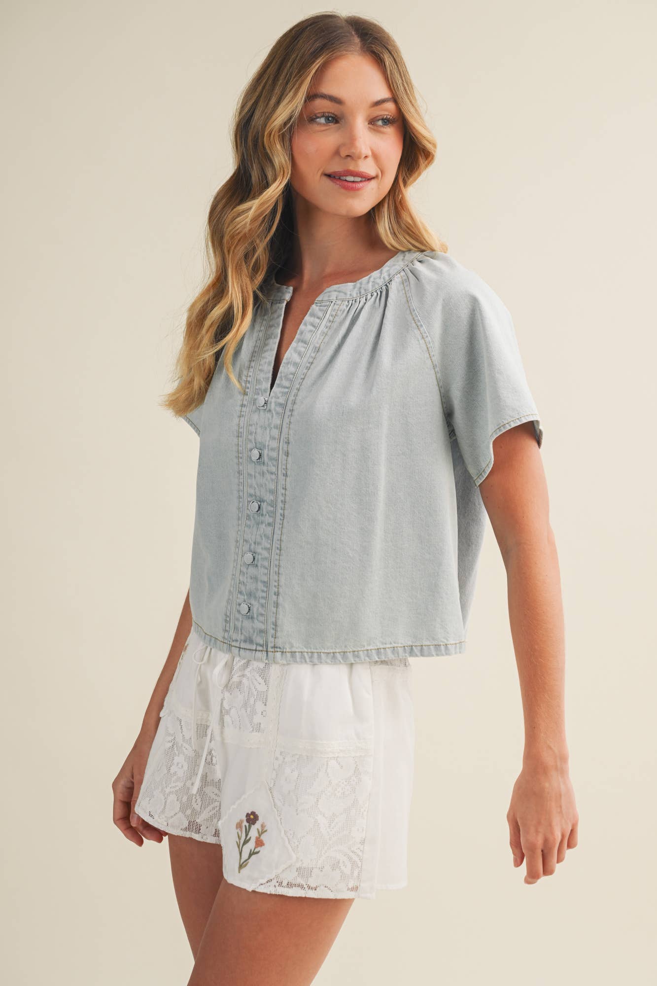 Gathered Collar V-Notch Denim Blouse: WASHED DENIM / S
