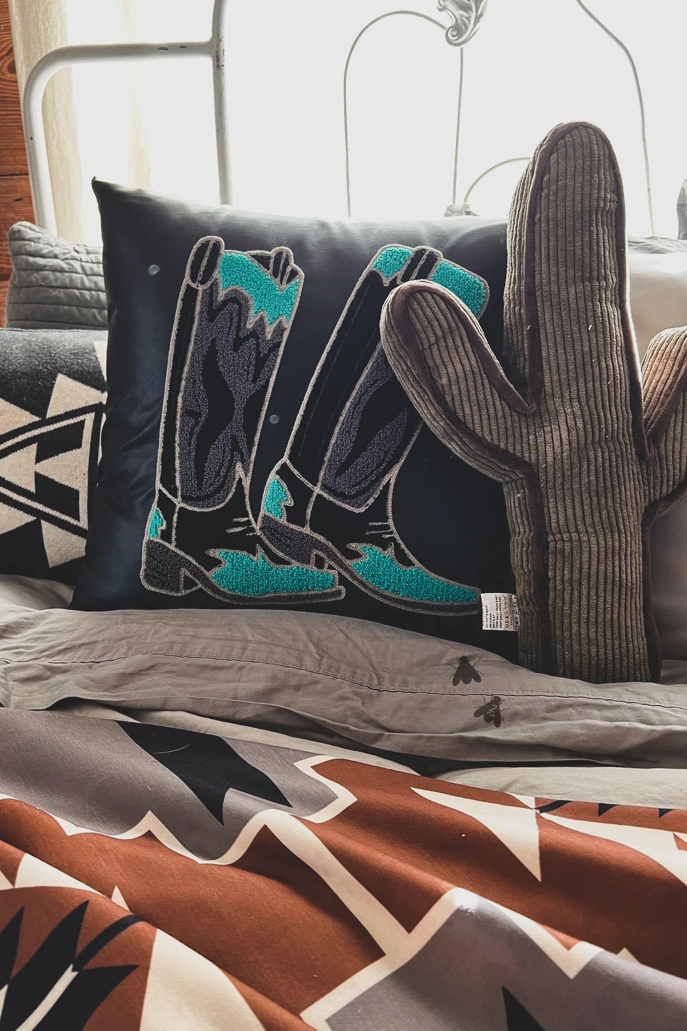 Showcase Steppin Pillow