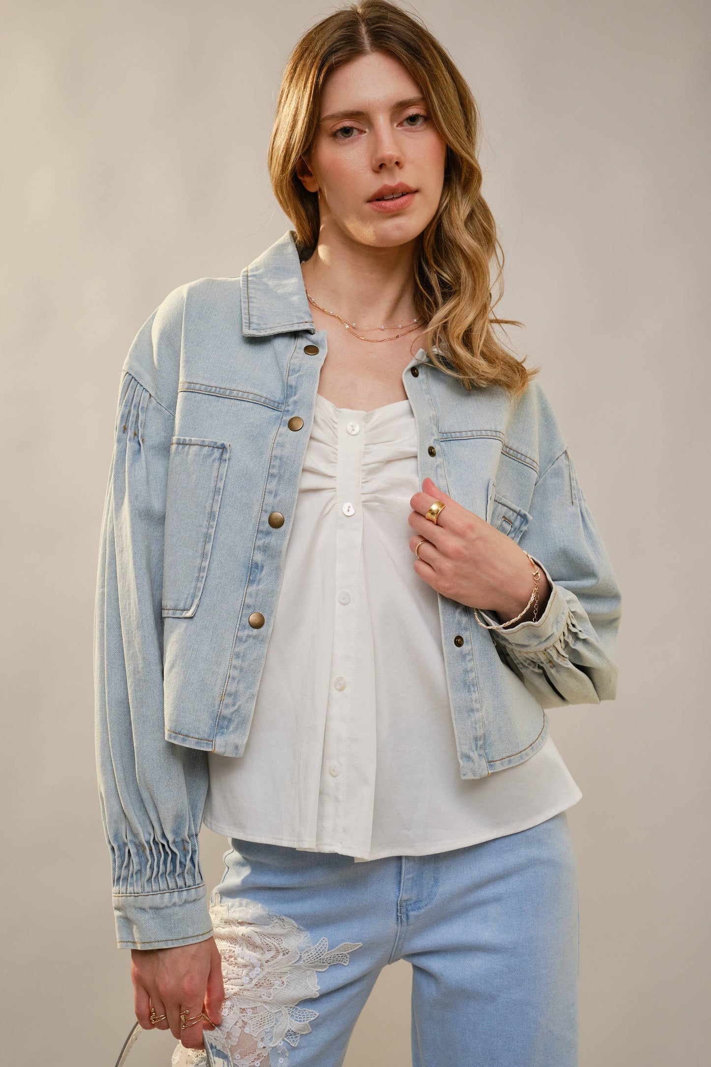 Pintucks Detail Puff Sleeve Cropped Denim Jacket: LIGHT WASH