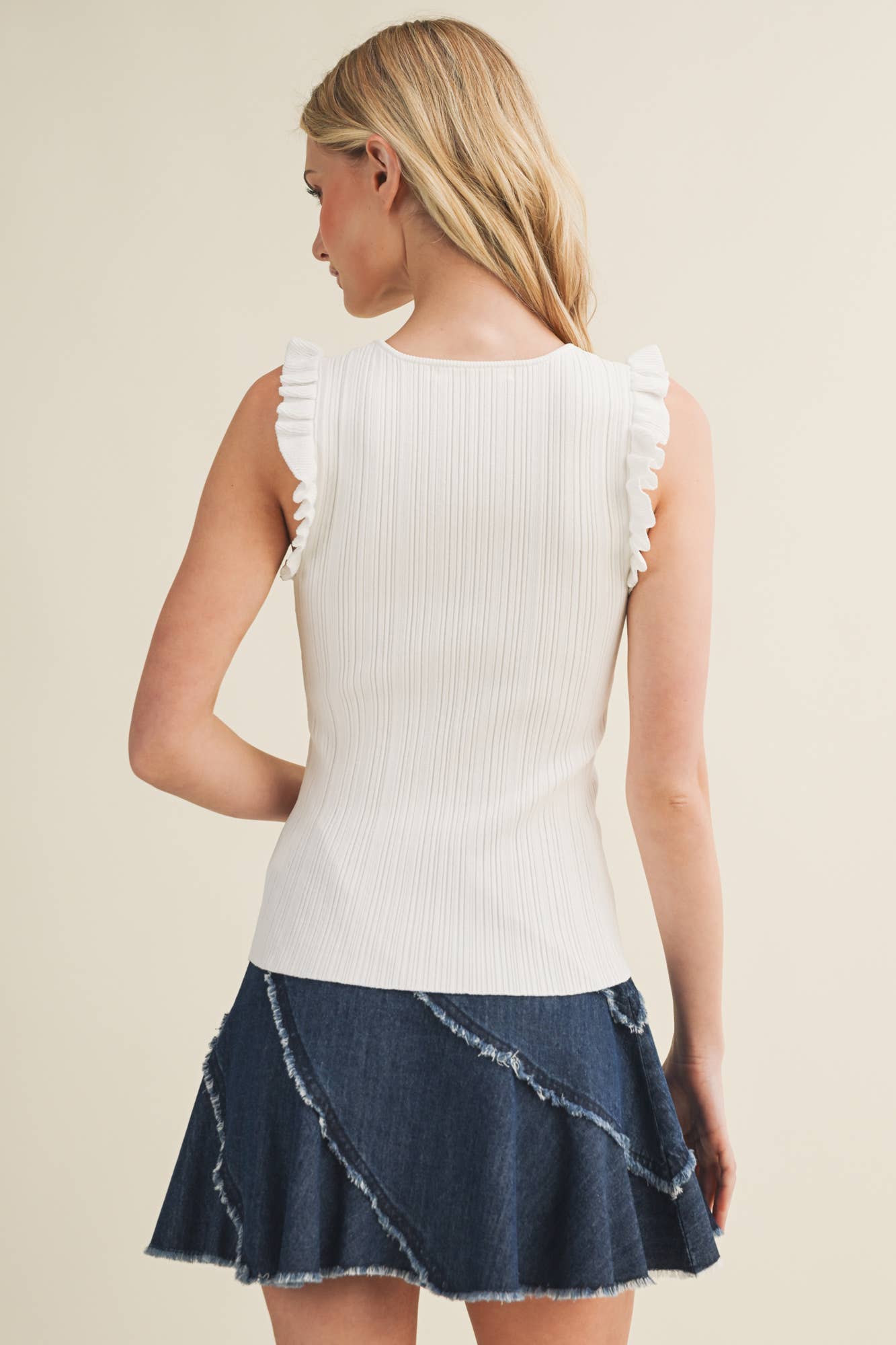 Plisse Shoulder Linear Ribbed Top
: Black / M