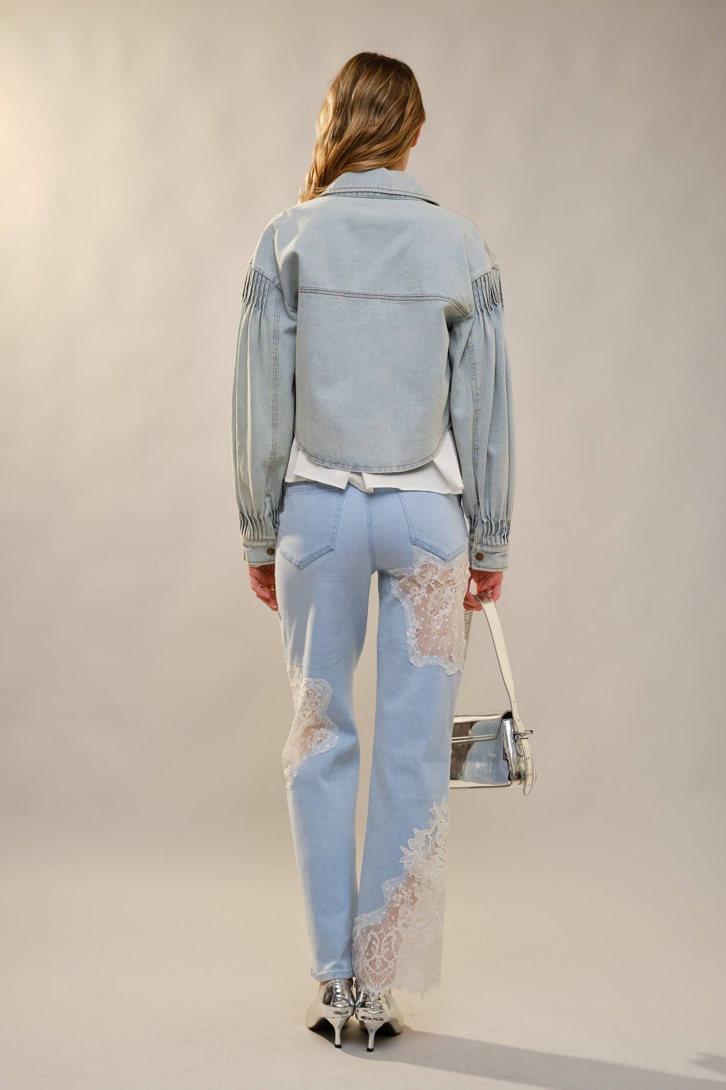 Pintucks Detail Puff Sleeve Cropped Denim Jacket: LIGHT WASH