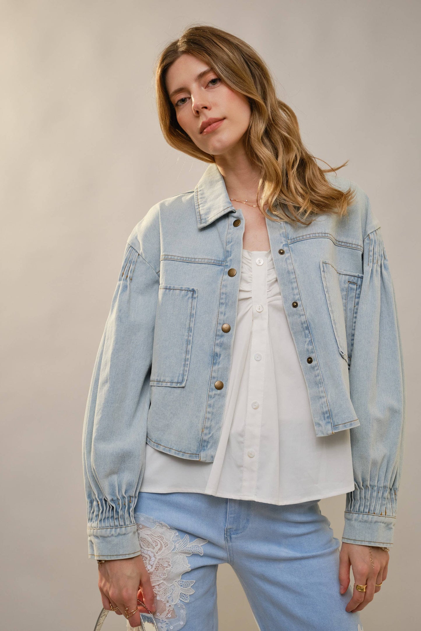 Pintucks Detail Puff Sleeve Cropped Denim Jacket: LIGHT WASH