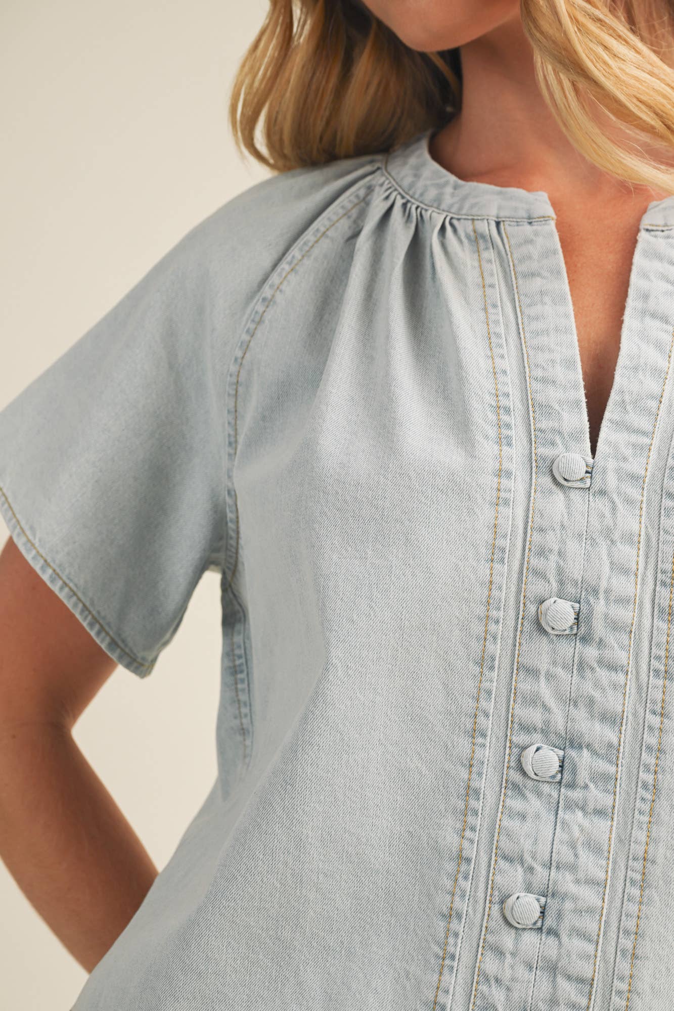 Gathered Collar V-Notch Denim Blouse: WASHED DENIM / S