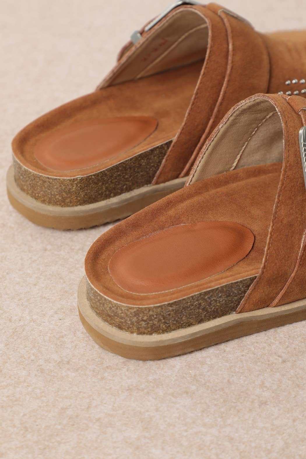 JOSEPHINE WESTERN-INSPIRED CLOSED-TOE CLOG SANDALS: CAMEL