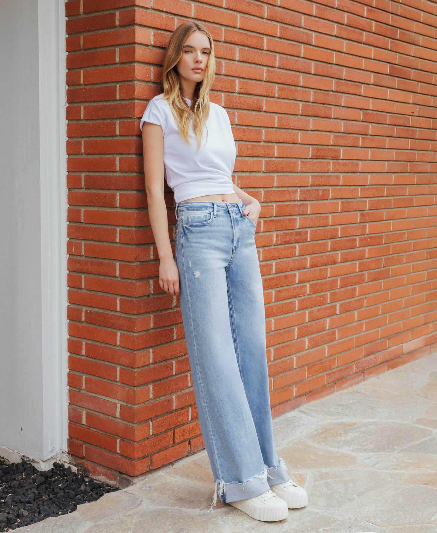 SUPER HIGH RISE CUFFED WIDE JEANS F6033: FOUR WALLS / 24