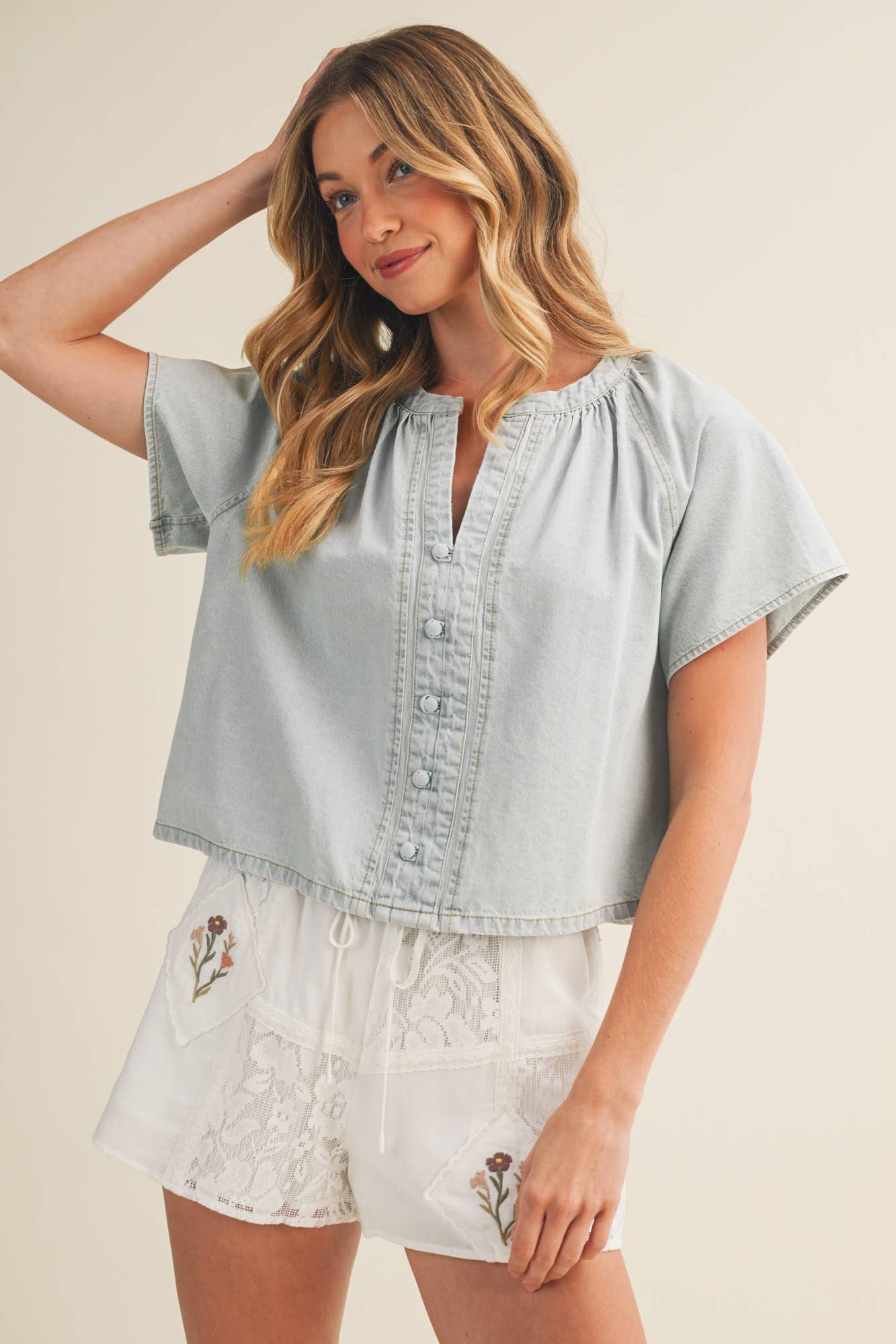 Gathered Collar V-Notch Denim Blouse: WASHED DENIM / M