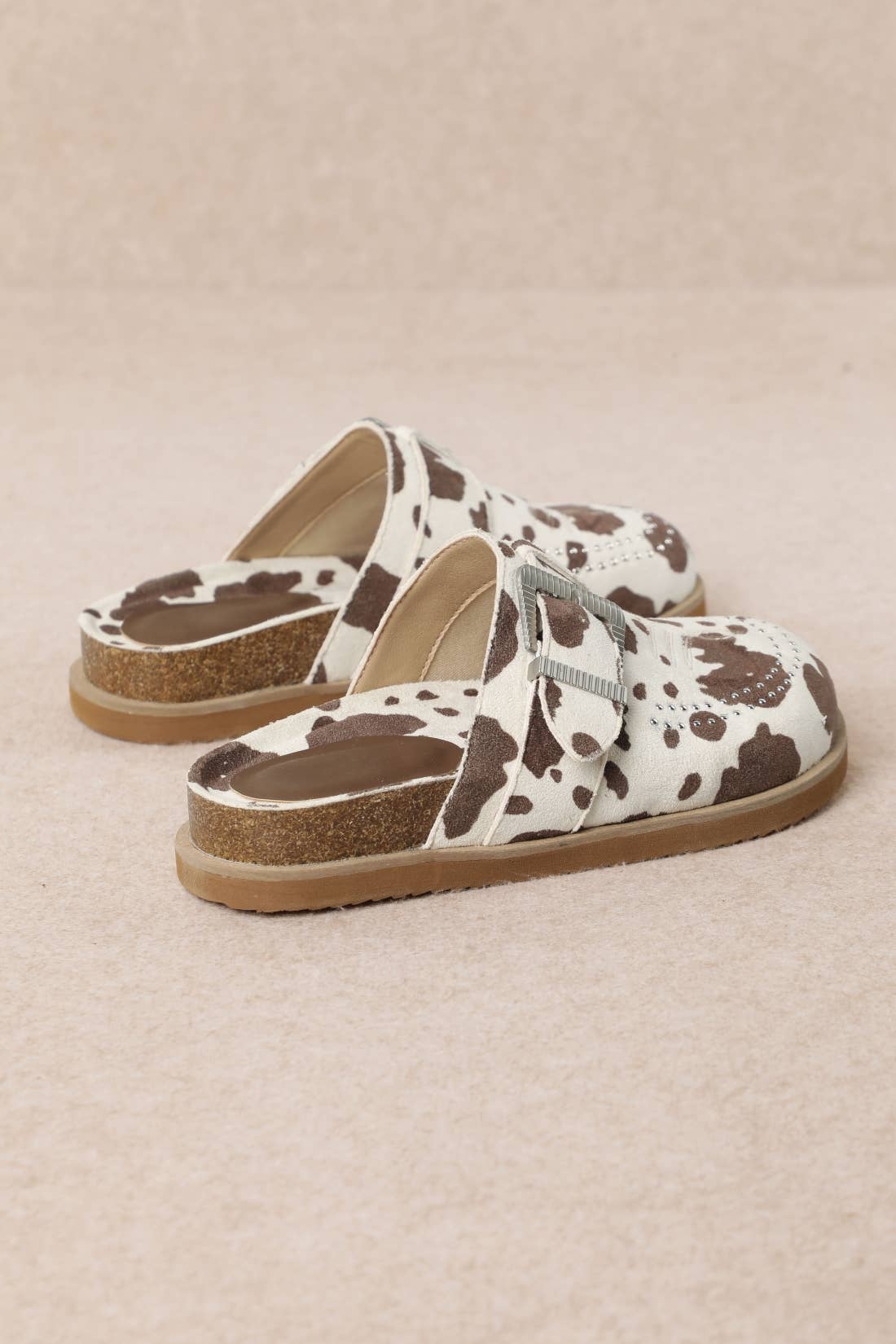 JOSEPHINE WESTERN-INSPIRED CLOSED-TOE CLOG SANDALS: CAMEL