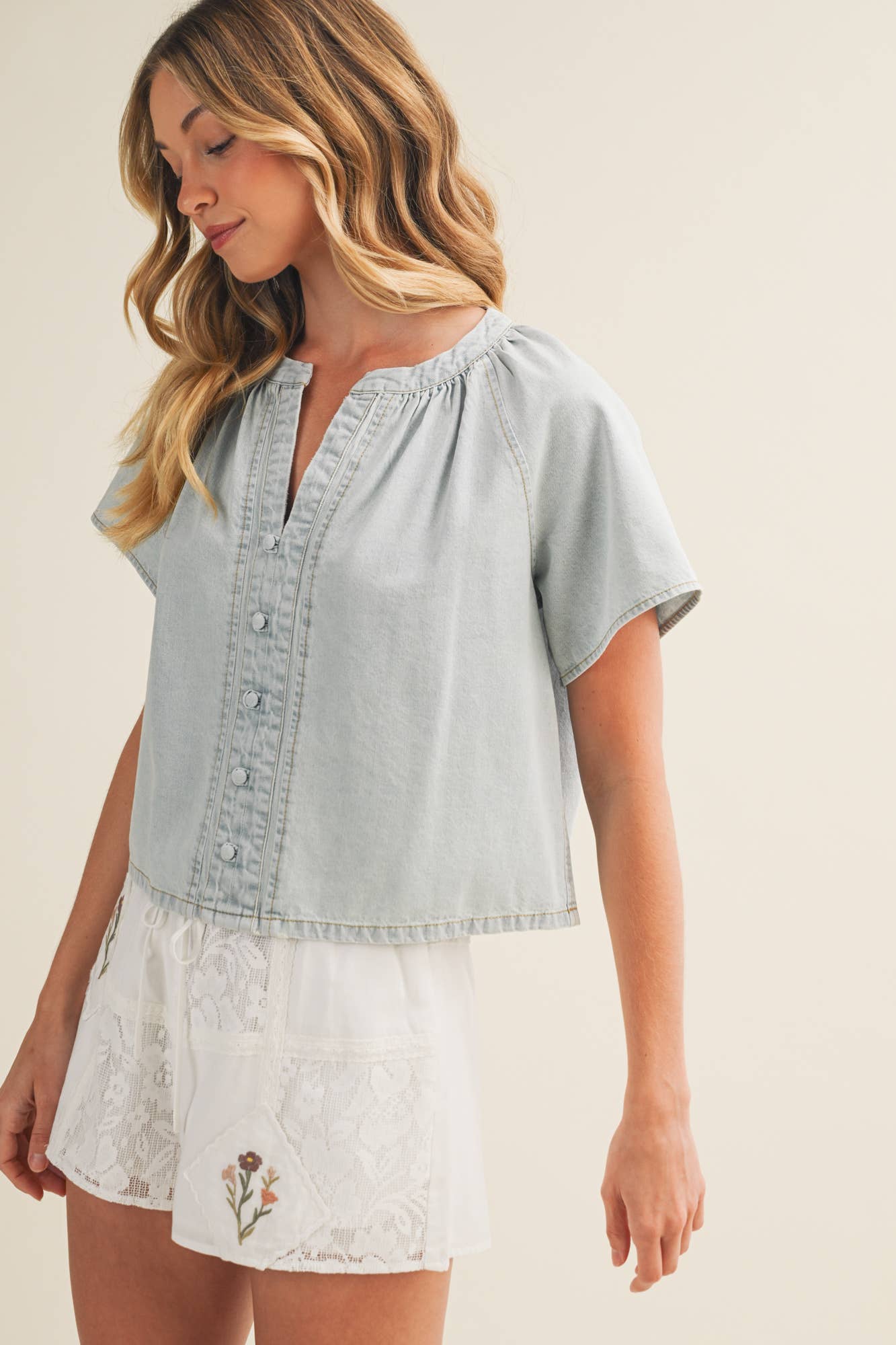 Gathered Collar V-Notch Denim Blouse: WASHED DENIM / S