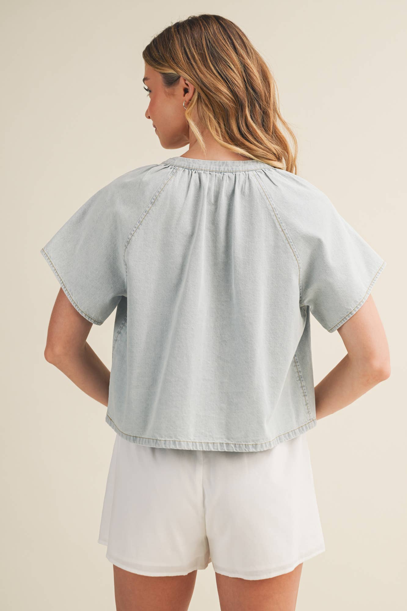 Gathered Collar V-Notch Denim Blouse: WASHED DENIM / M