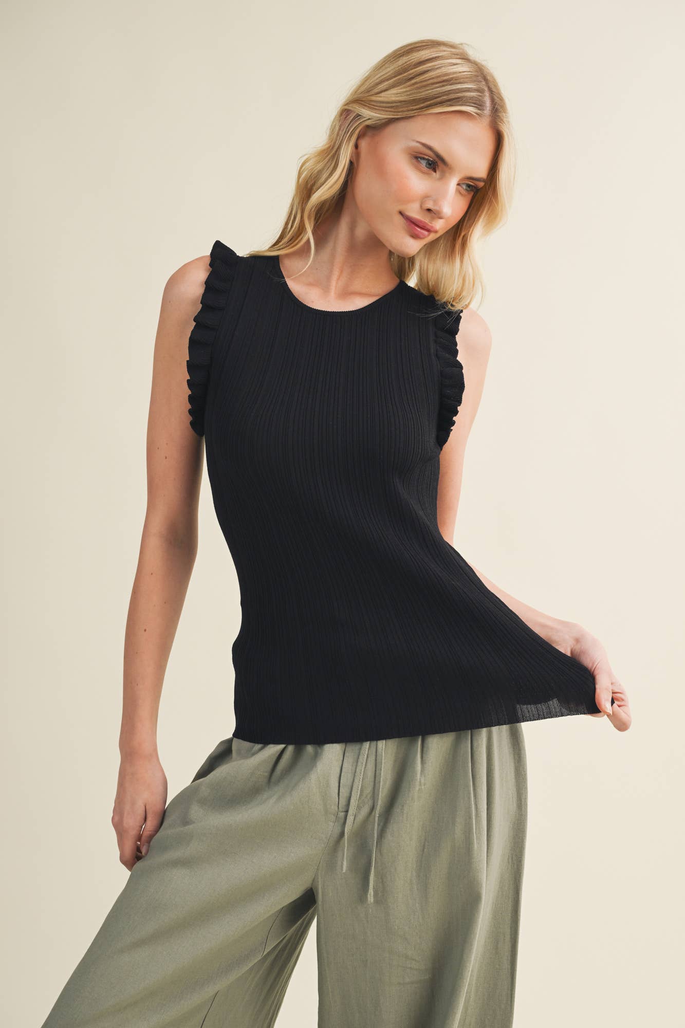 Plisse Shoulder Linear Ribbed Top
: Black / L