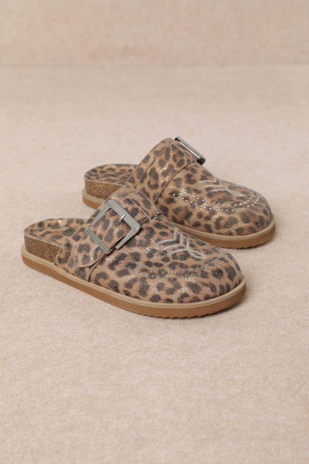 JOSEPHINE WESTERN-INSPIRED CLOSED-TOE CLOG SANDALS: CAMEL
