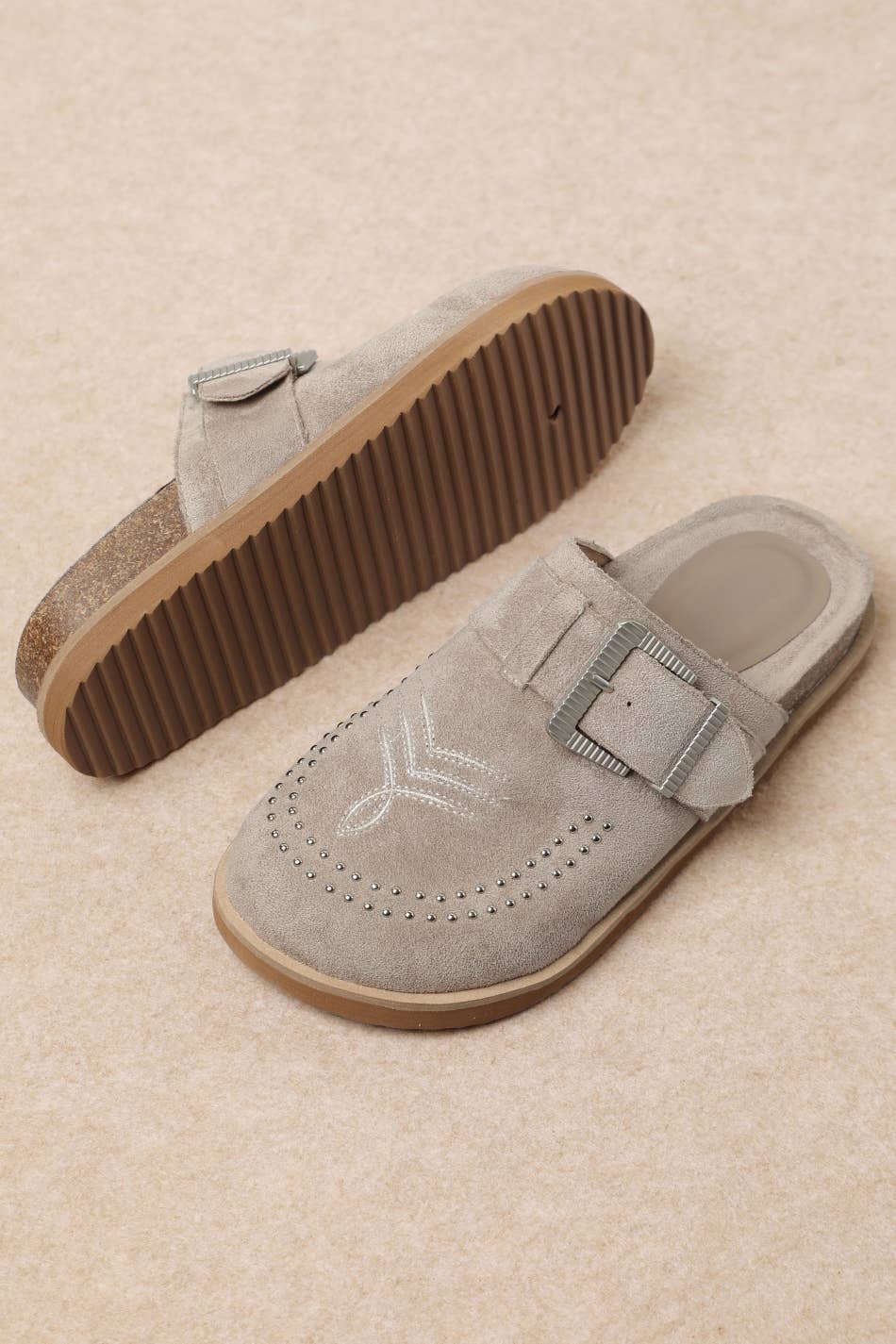JOSEPHINE WESTERN-INSPIRED CLOSED-TOE CLOG SANDALS: CAMEL