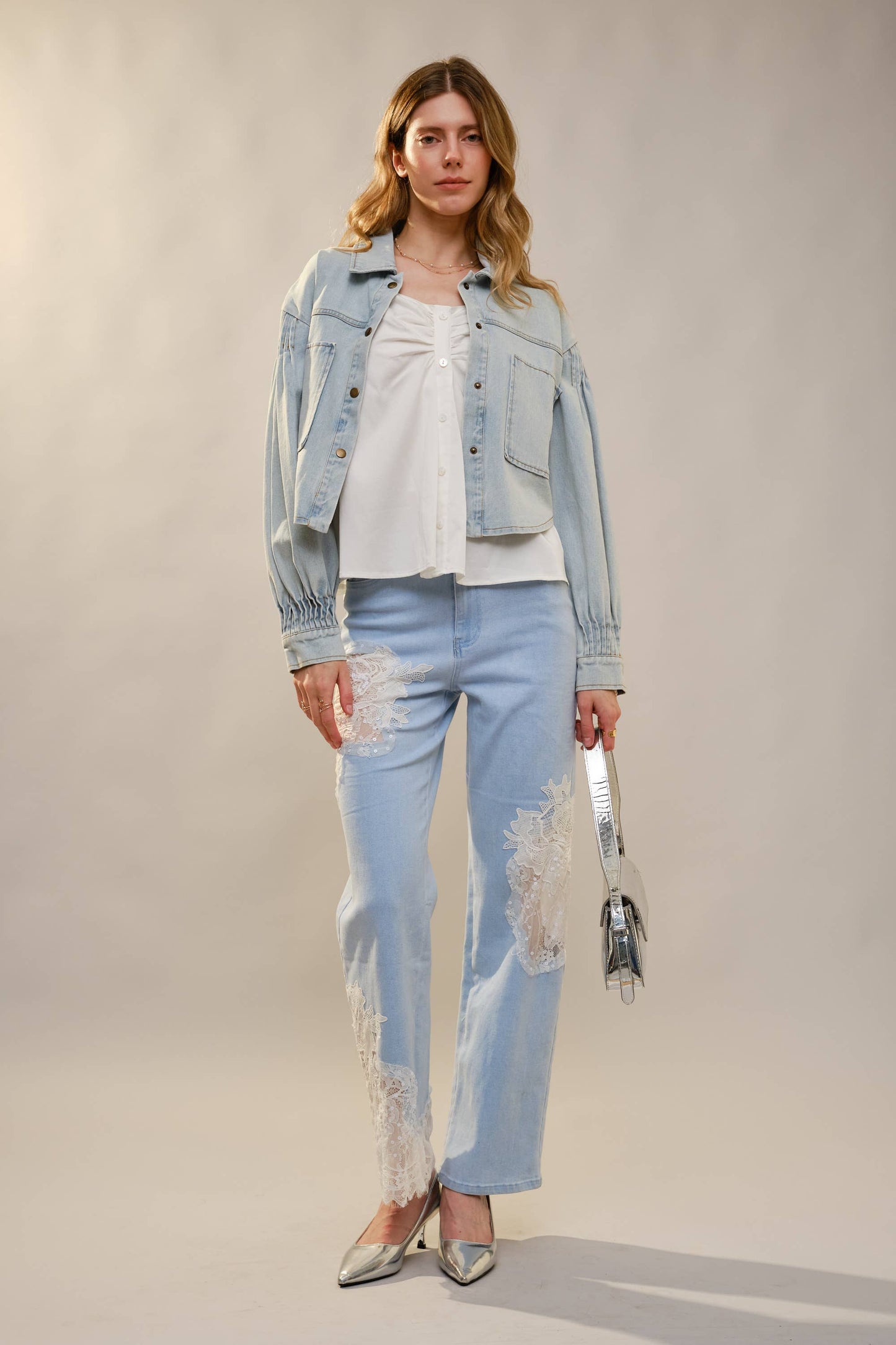 Pintucks Detail Puff Sleeve Cropped Denim Jacket: LIGHT WASH